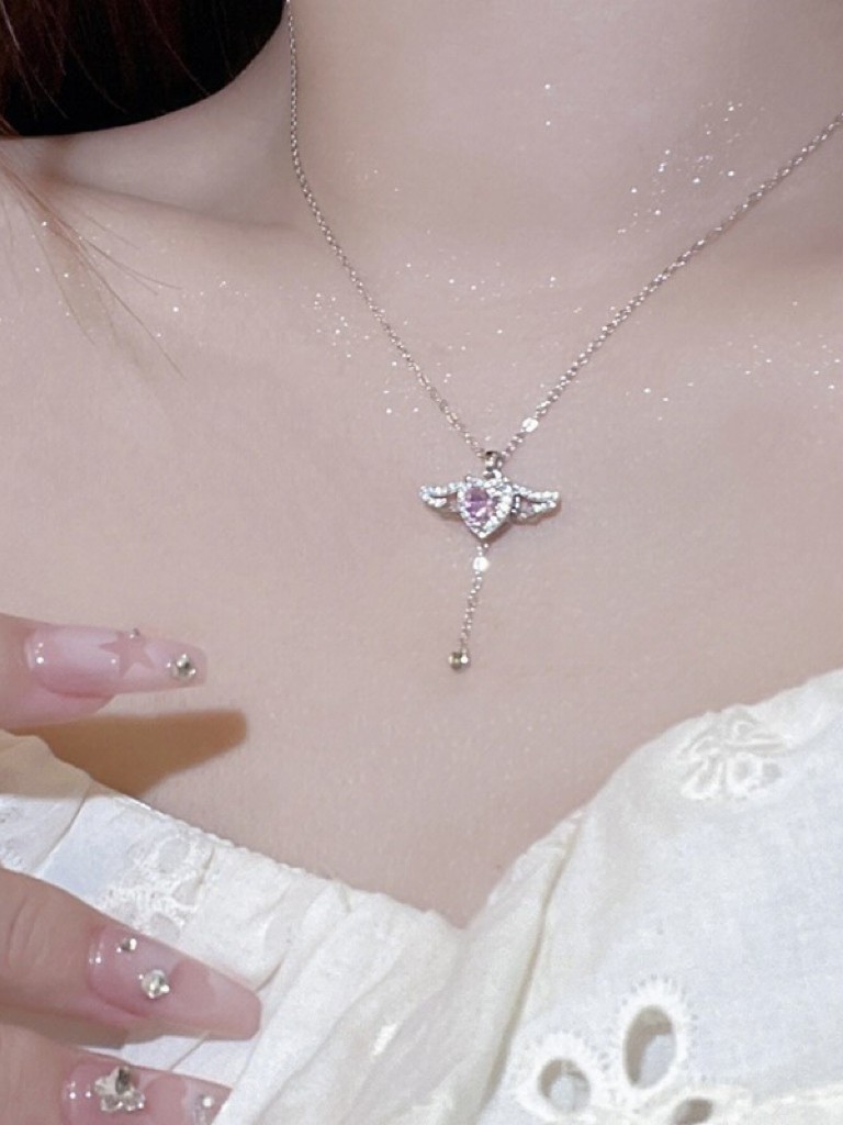 高品質材質:採用S999純銀打造,質感細膩,佩戴舒適,不易過敏 高品質材質:採用S999純銀打造,質感細膩,佩戴舒適,不易過敏